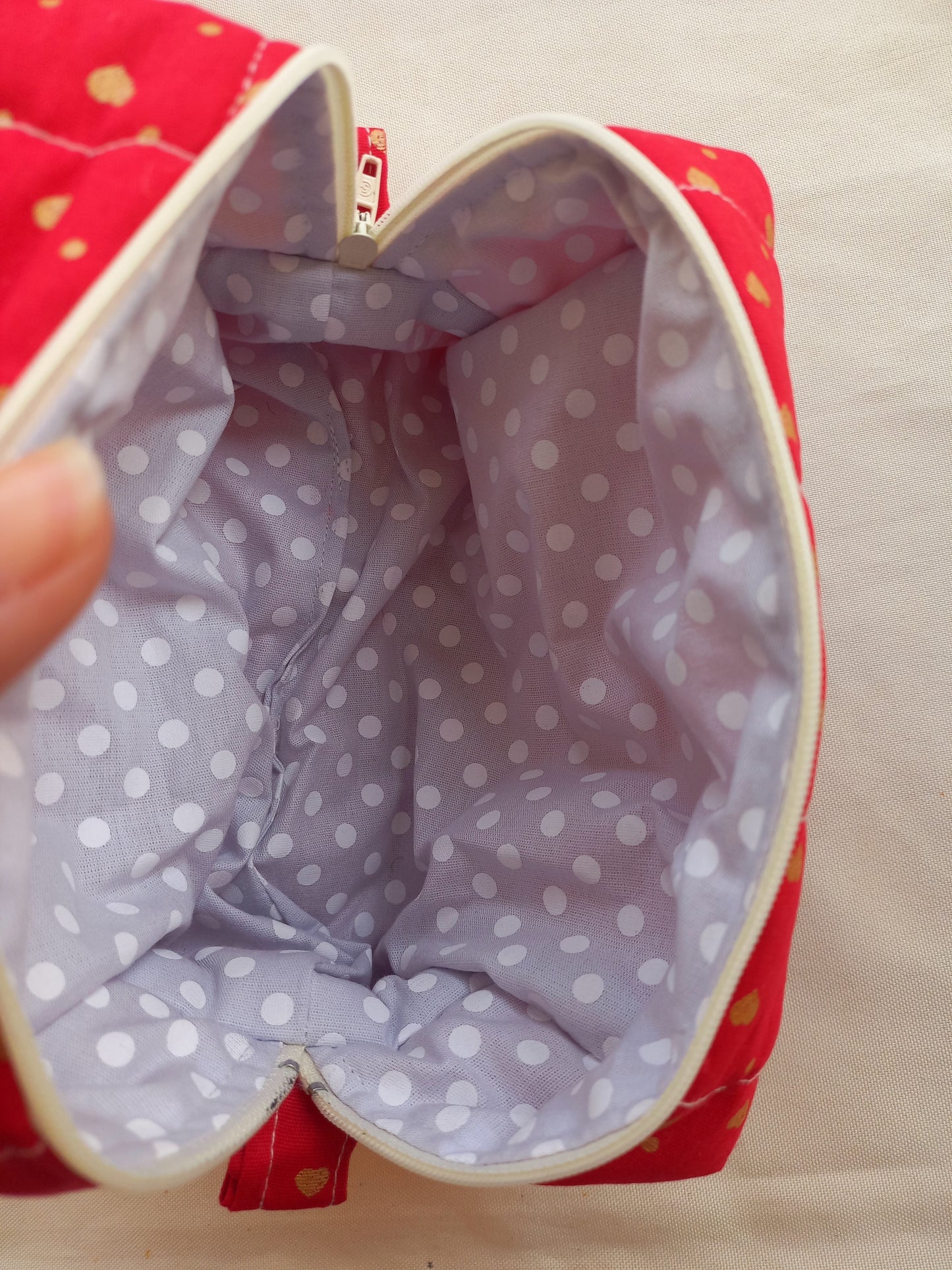 Necessaire Vermelha Coração Dourado