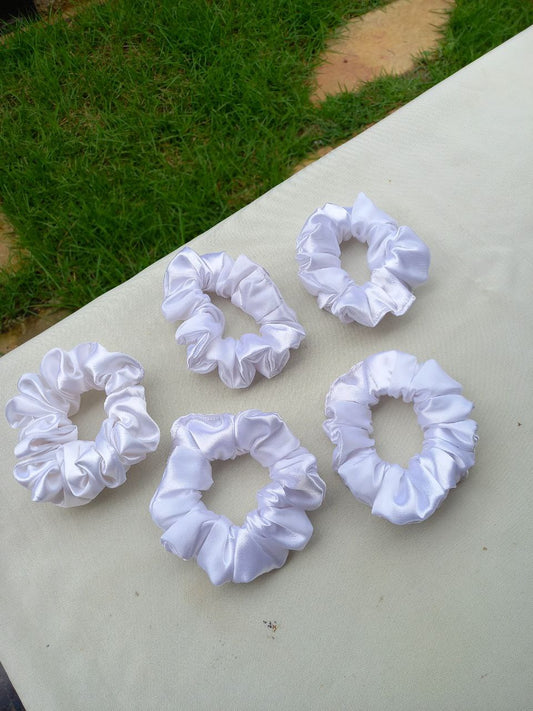 Scrunchie Tradicional Branca