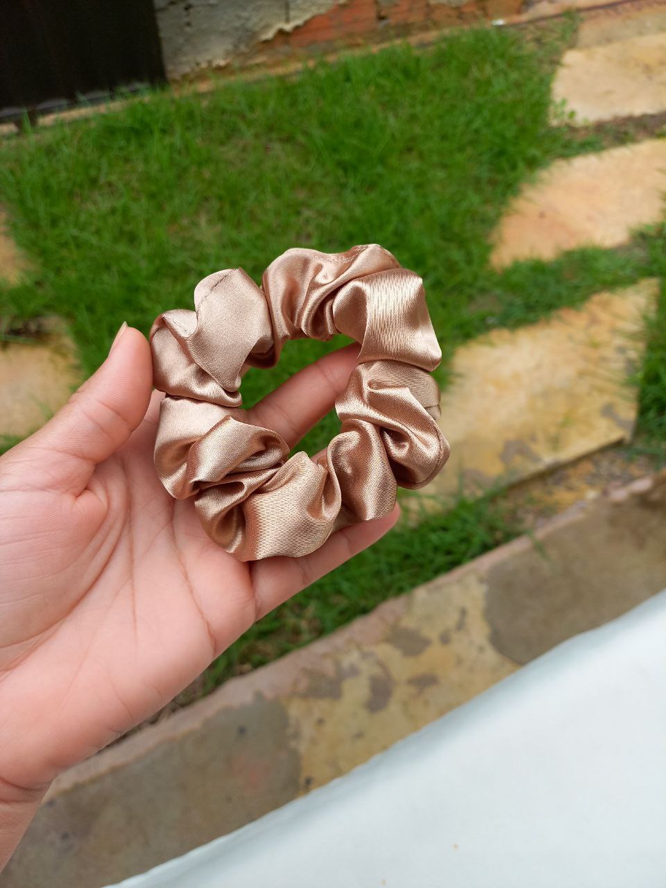 Scrunchie Tradicional Dourada