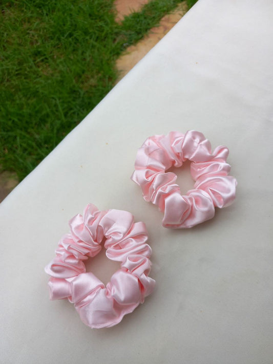 Scrunchie Tradicional Rosa Bebê