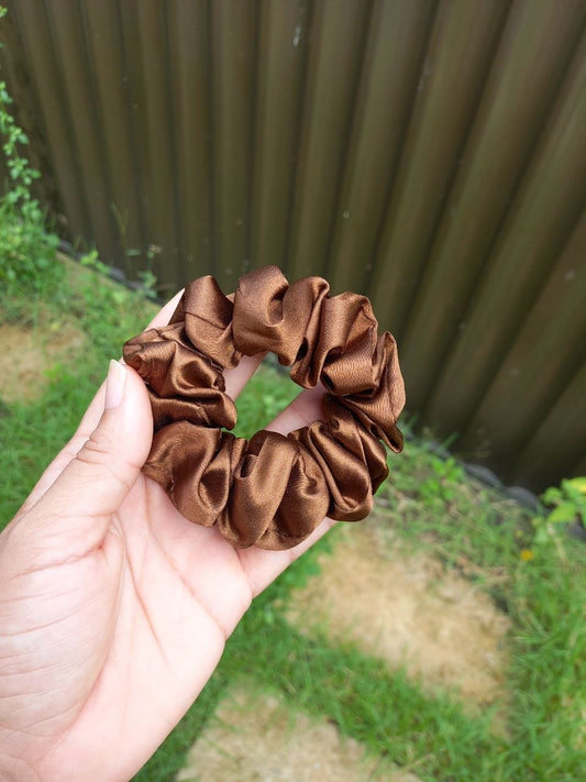Scrunchie Tradicional Marrom